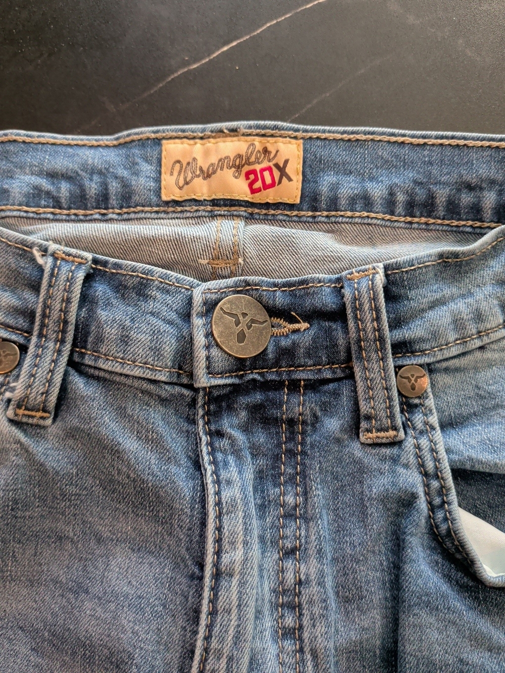 Wrangler Men's Blue Denim Relaxed Jeans